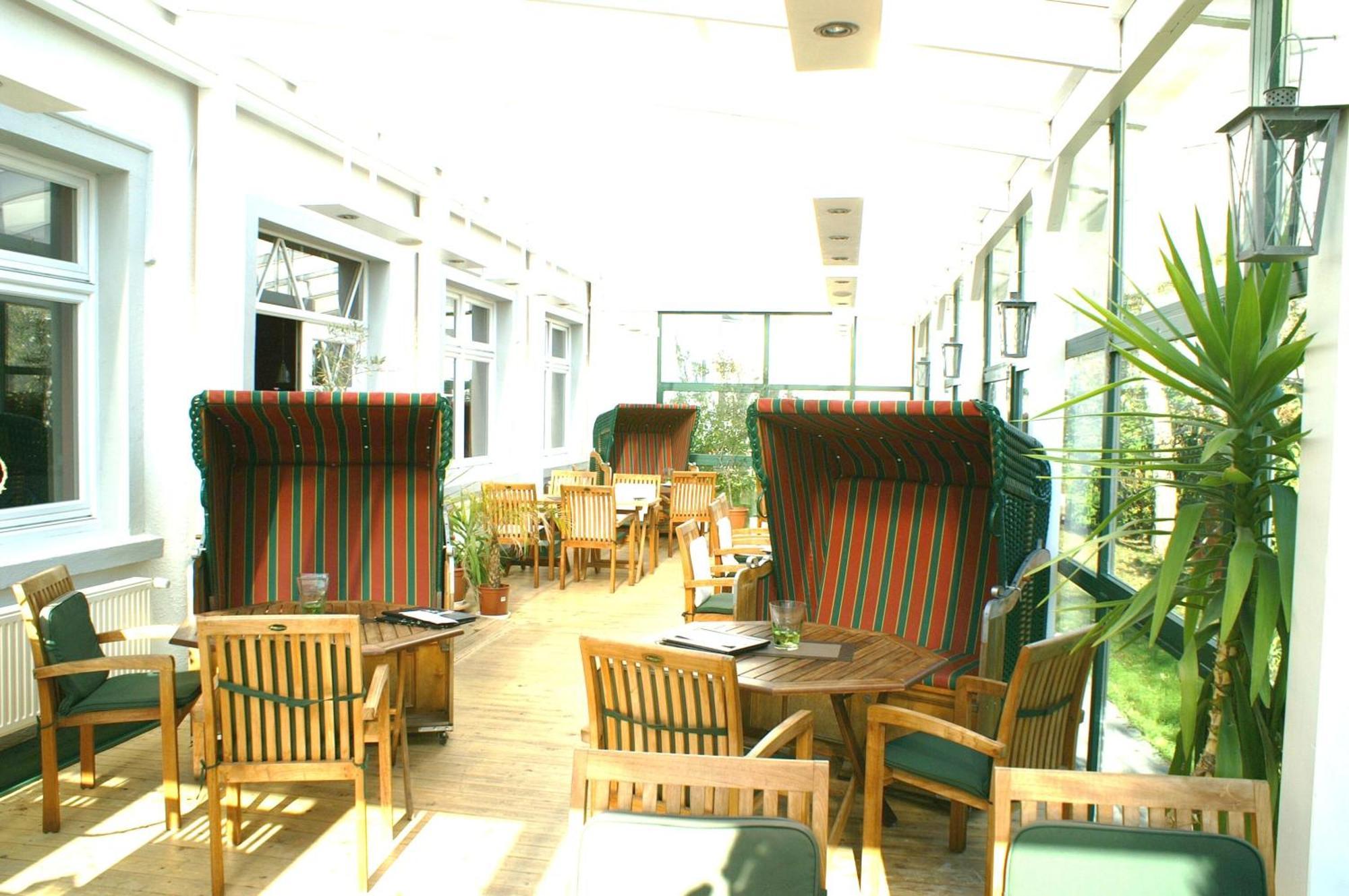 Hotel Strandpavillon Бабе Экстерьер фото