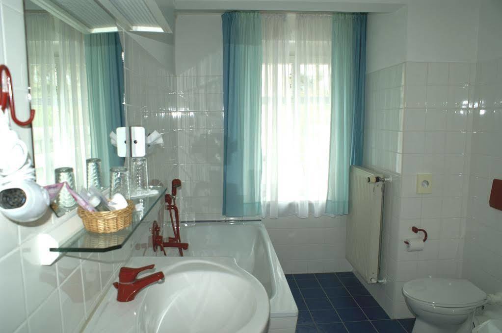 Hotel Strandpavillon Бабе Экстерьер фото